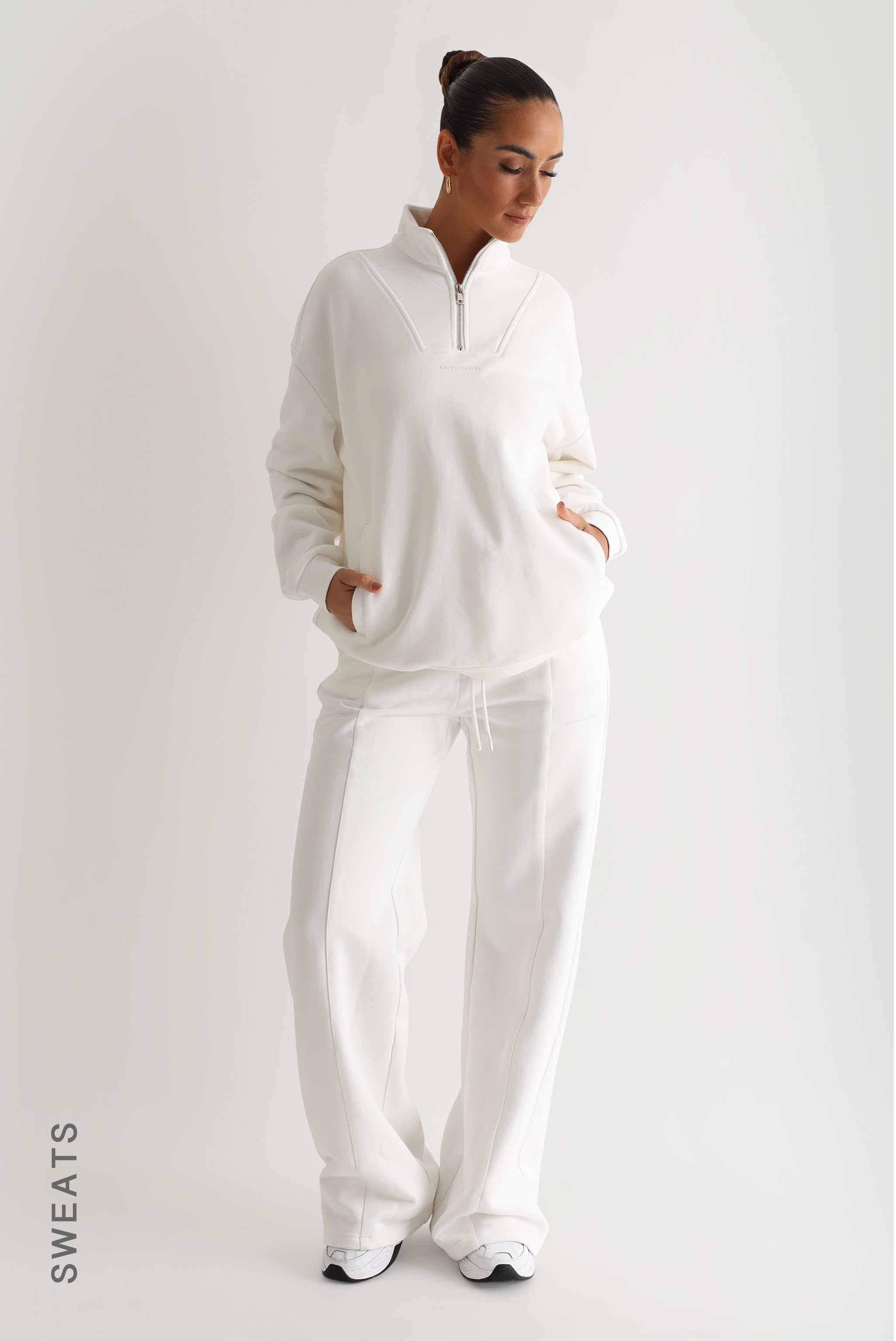 White sweatpants hotsell and sweatshirt