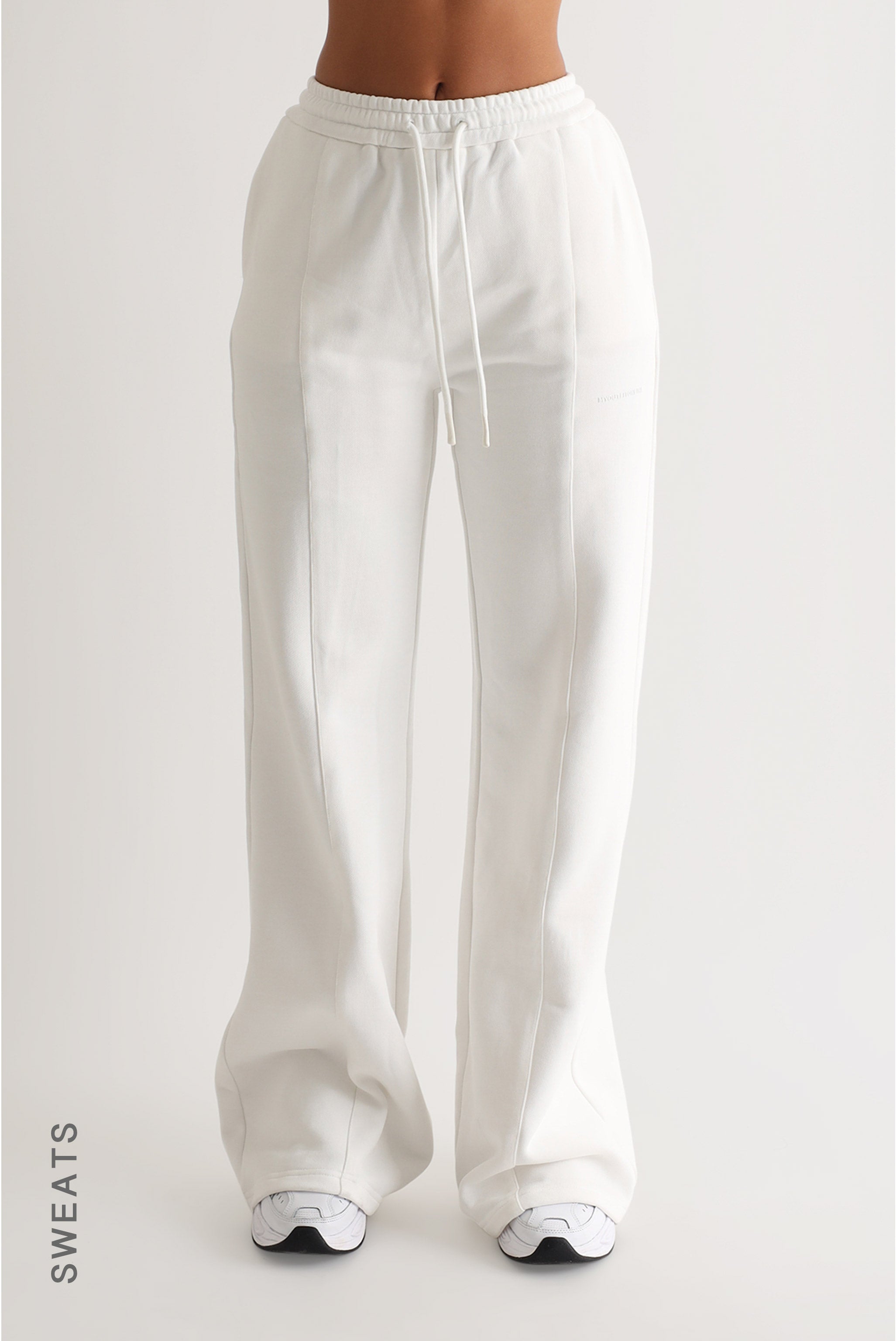 White sweatpants outfit online women's