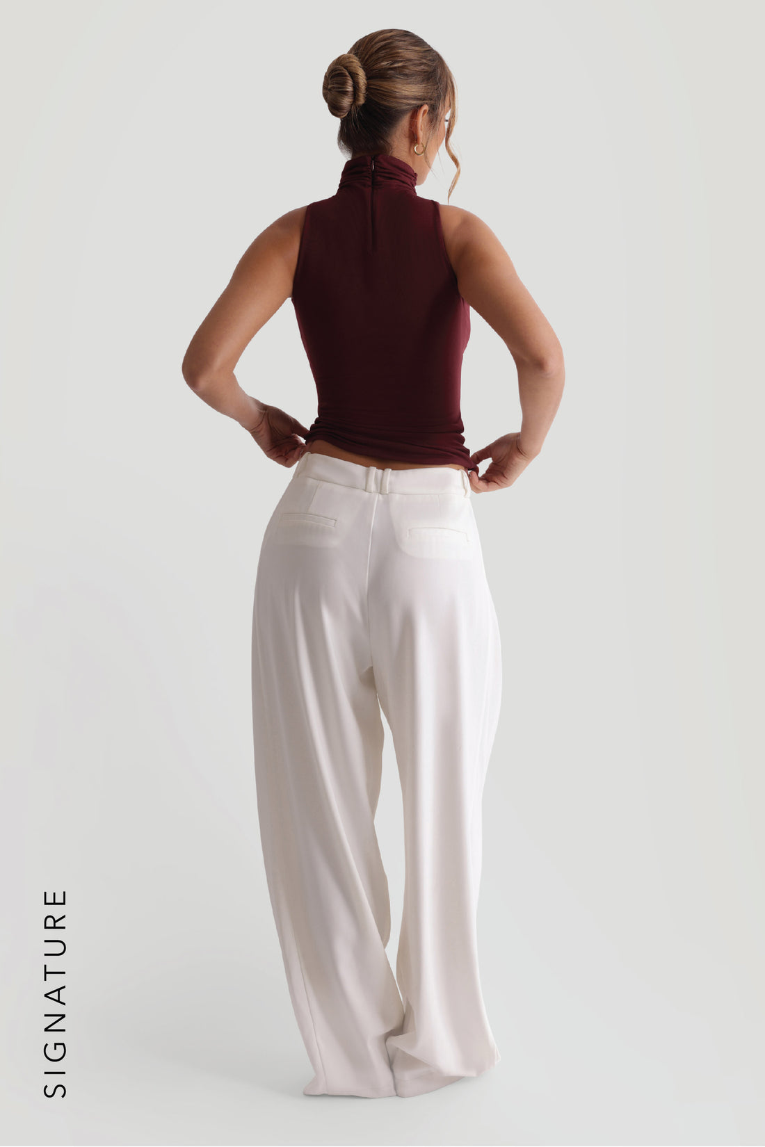 Refined Sleeveless Turtleneck T-Shirt - Plum