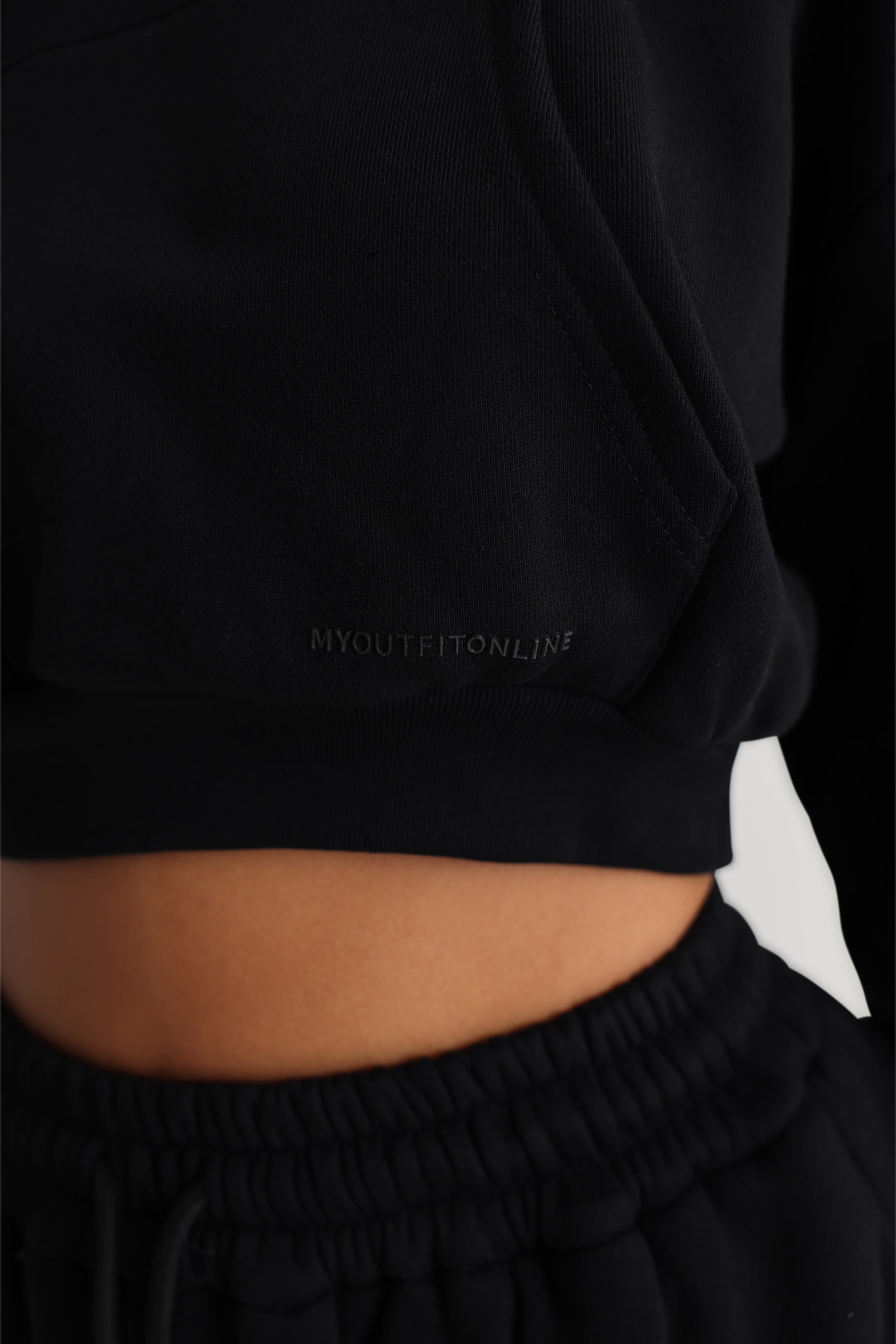 Black oversized cropped discount hoodie